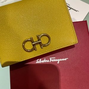 💯Brass Ferragamo Gancini Compact Wallet No Tax